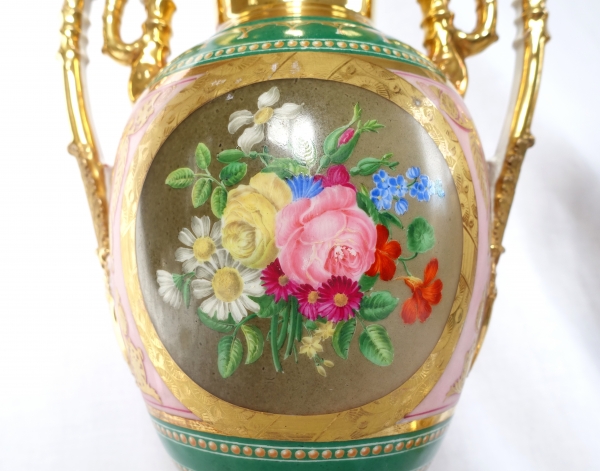 Safronov Manufacture in Moscow - Russia : pair of large Empire porcelain vases, circa 1830 - 35cm