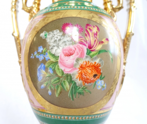 Manufacture Safronov à Moscou : paire de grands vases Empire en porcelaine vers 1830 - 35cm