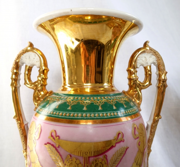 Safronov Manufacture in Moscow - Russia : pair of large Empire porcelain vases, circa 1830 - 35cm