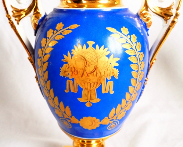 Paire de grands vases Empire en Porcelaine de Paris - époque Charles X vers 1820