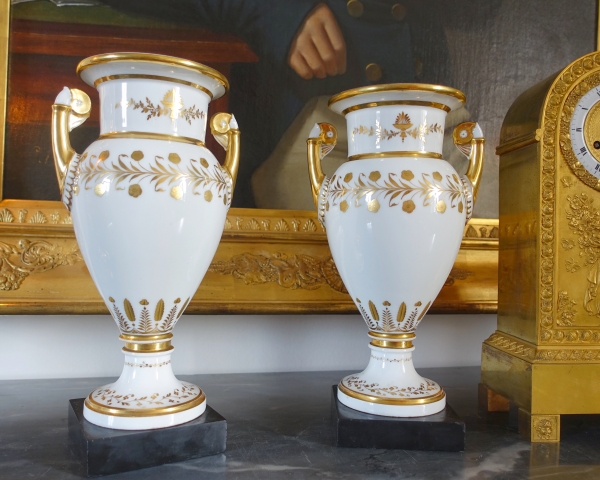 Sevres Manufacture : pair of tall porcelain vases enhanced with fine gold, marble base
