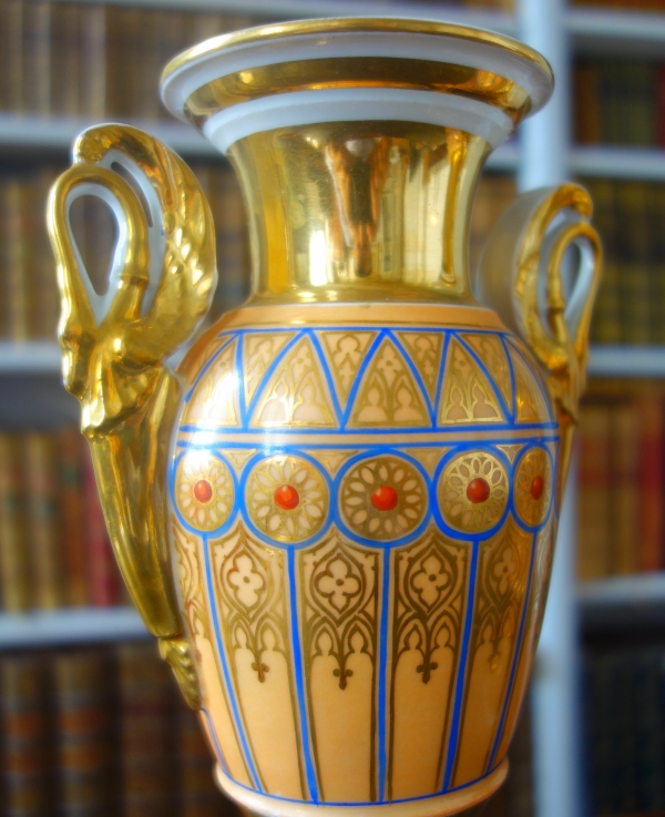 Paire de vases d'ornement Empire Charles X en porcelaine de Paris - époque Restauration