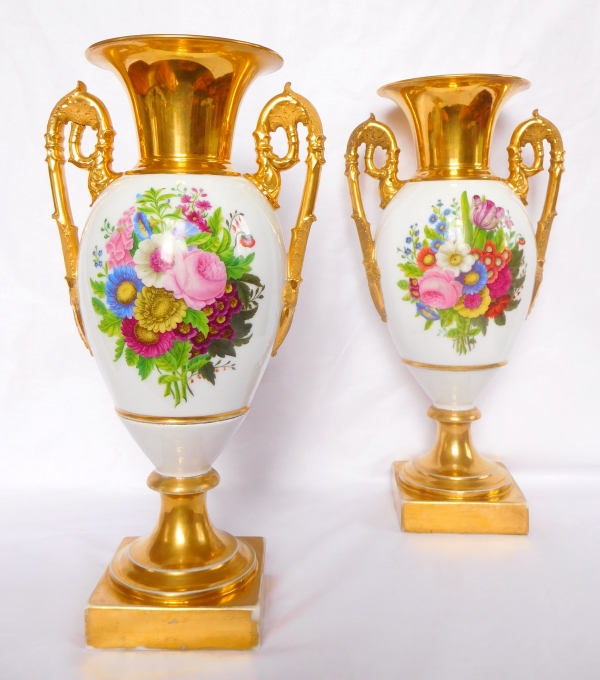 Paire de grands vases d'ornement Empire en porcelaine, époque Restauration 1820 - 36cm