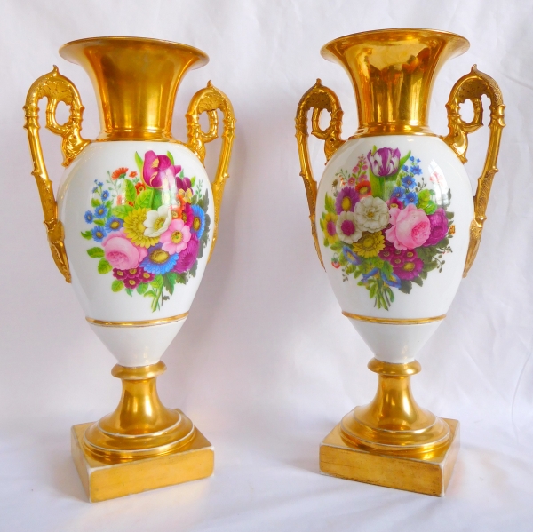 Paire de grands vases d'ornement Empire en porcelaine, époque Restauration 1820 - 36cm