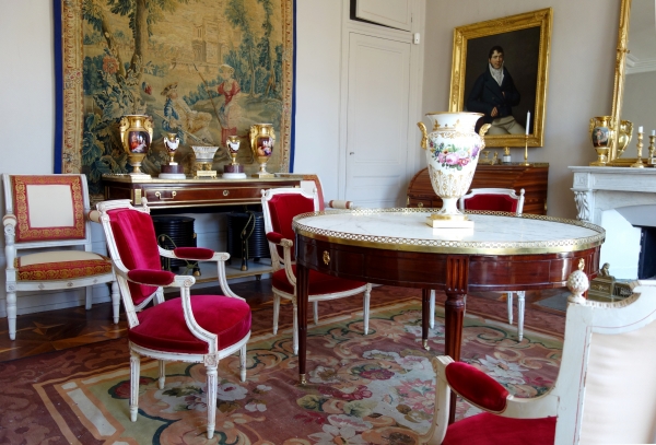 Pair of Empire Paris porcelain and biscuit vases, early 19th century circa 1820