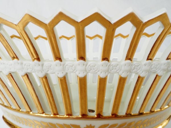 Pair of Empire Paris porcelain reticulated cups gilt with fine gold - attributed to Nast