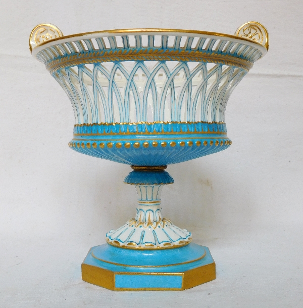 Porcelaine de Sèvres S67 (année 1867) : coupe ajourée jardinière en porcelaine bleue et or