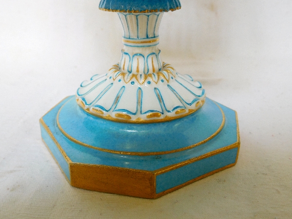 Porcelaine de Sèvres S67 (année 1867) : coupe ajourée jardinière en porcelaine bleue et or