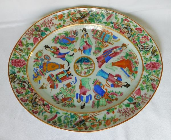 Grand plat ovale en porcelaine de Canton, époque XIXe - 40cm x 33cm