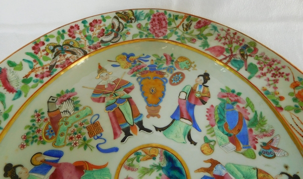 Grand plat ovale en porcelaine de Canton, époque XIXe - 40cm x 33cm