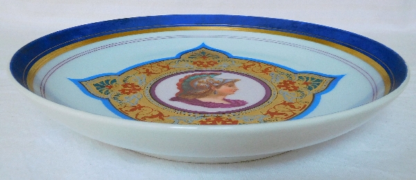 Large Paris Porcelain plate or dish - Minerva - France, mid 19th century - 27,6cm