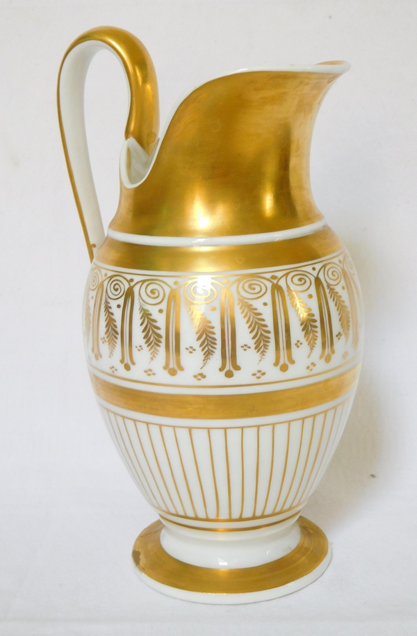 Paris porcelain milk jug enhanced with fine gold, mid-19th century