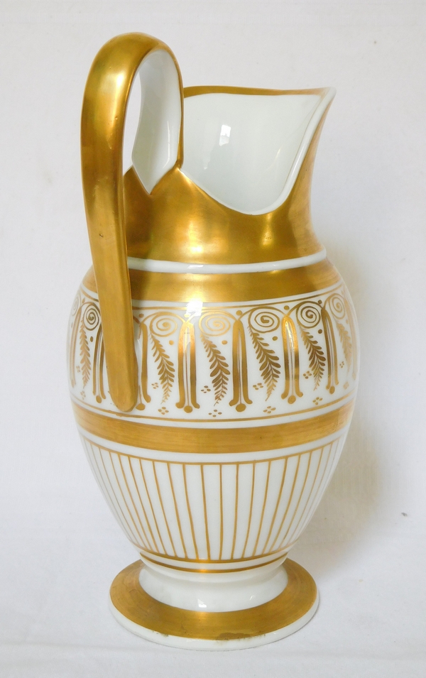 Paris porcelain milk jug enhanced with fine gold, mid-19th century