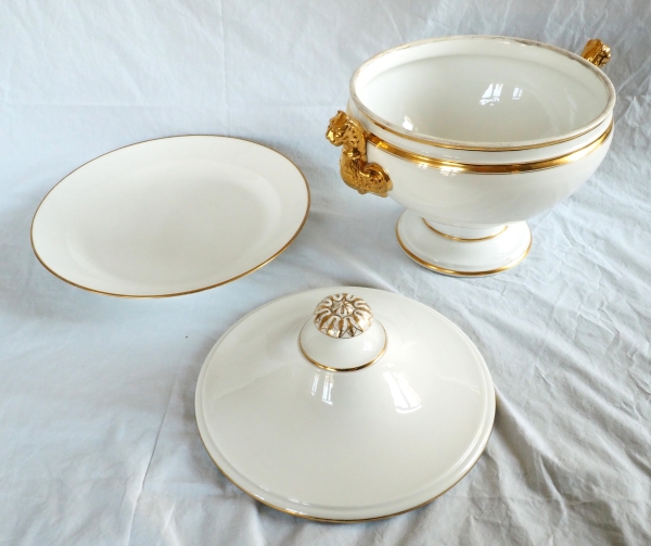 Nast : Empire Paris porcelain soup tureen enhanced with fine gold - early 19th century
