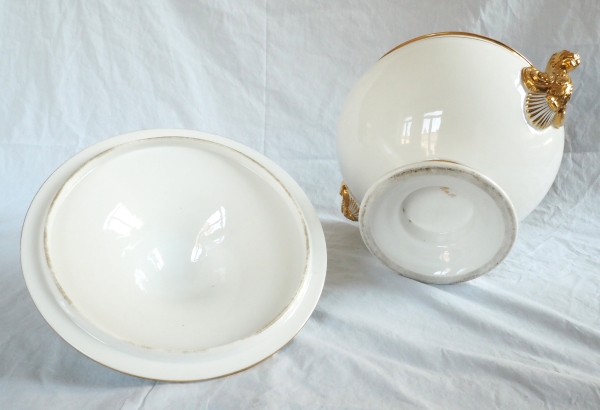 Nast : Empire Paris porcelain soup tureen enhanced with fine gold - early 19th century