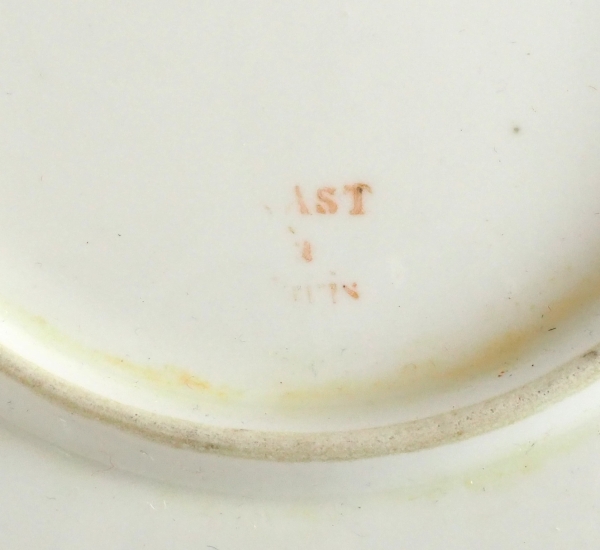 Nast : Empire Paris porcelain soup tureen enhanced with fine gold - early 19th century
