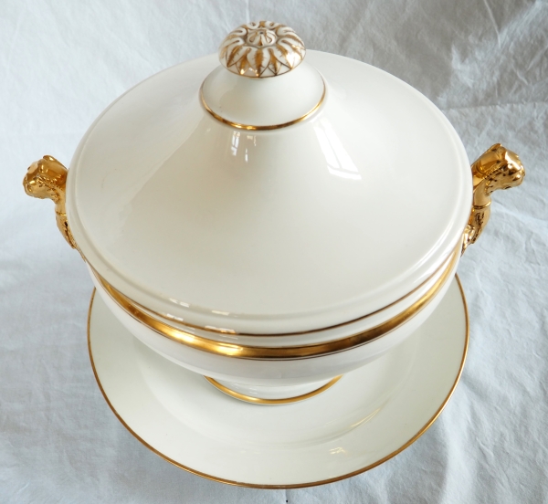 Nast : Empire Paris porcelain soup tureen enhanced with fine gold - early 19th century