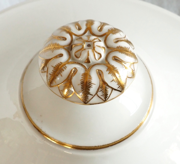Nast : Empire Paris porcelain soup tureen enhanced with fine gold - early 19th century