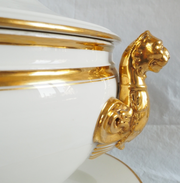 Nast : Empire Paris porcelain soup tureen enhanced with fine gold - early 19th century