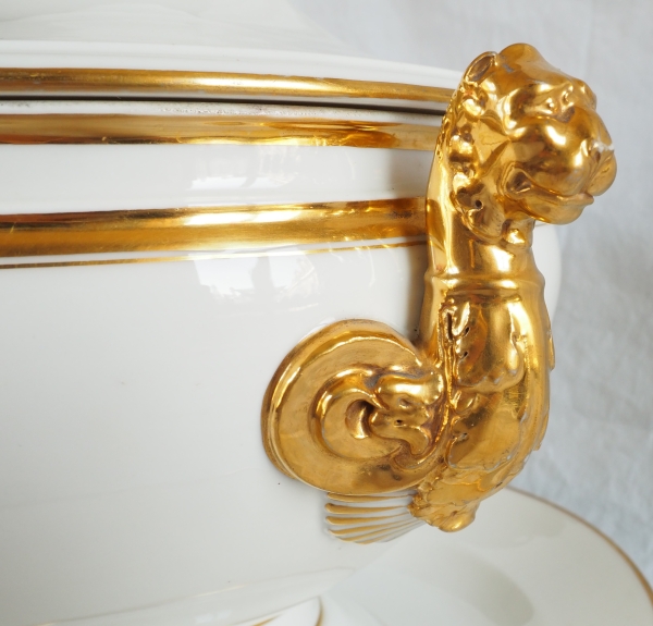 Nast : Empire Paris porcelain soup tureen enhanced with fine gold - early 19th century