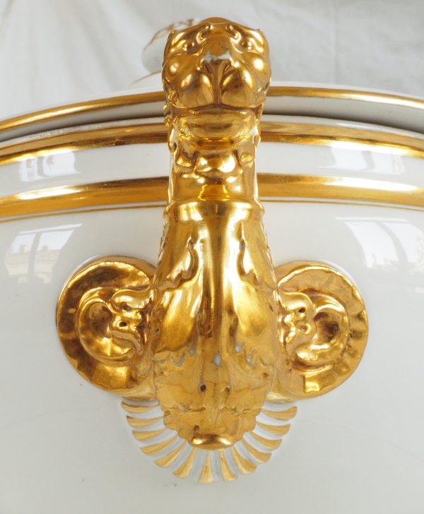Nast : Empire Paris porcelain soup tureen enhanced with fine gold - early 19th century