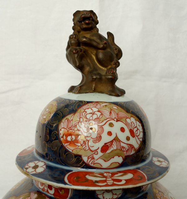 Grande potiche (pied de lampe) en porcelaine Imari fin XIXe bleue, rouge et or - 51cm