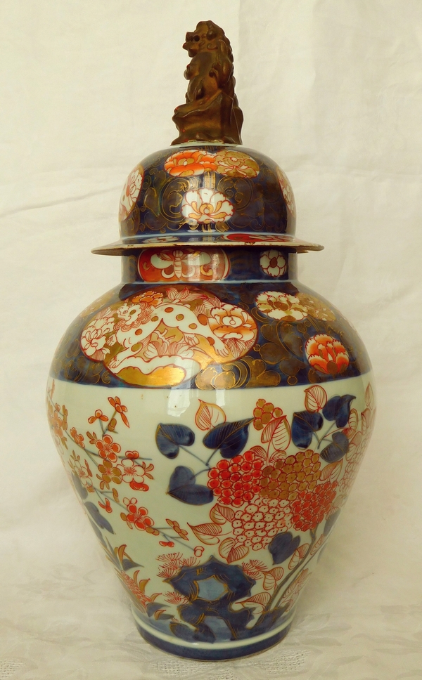 Large porcelain vase or potiche, Imari decoration, China or Japan, late 19th century - 51cm