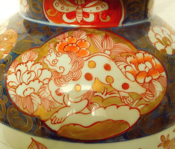 Grande potiche (pied de lampe) en porcelaine Imari fin XIXe bleue, rouge et or - 51cm