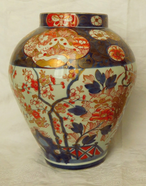 Grande potiche (pied de lampe) en porcelaine Imari fin XIXe bleue, rouge et or - 51cm