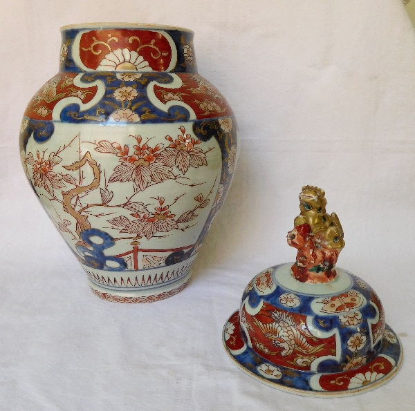 Grande potiche en porcelaine Imari fin XIXe bleue, rouge et or - 49cm