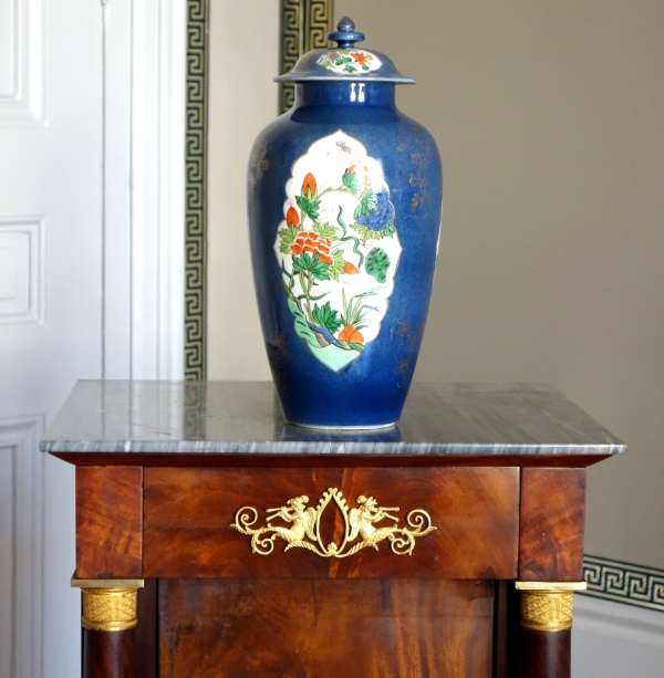 Potiche en porcelaine de Chine fond bleu - début XXe siècle - 29cm