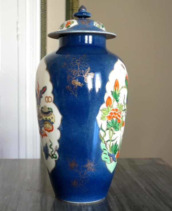 Potiche en porcelaine de Chine fond bleu - début XXe siècle - 29cm