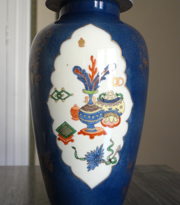 Potiche en porcelaine de Chine fond bleu - début XXe siècle - 29cm