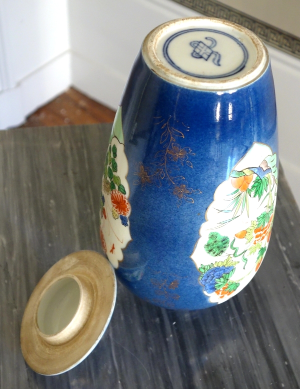 Potiche en porcelaine de Chine fond bleu - début XXe siècle - 29cm