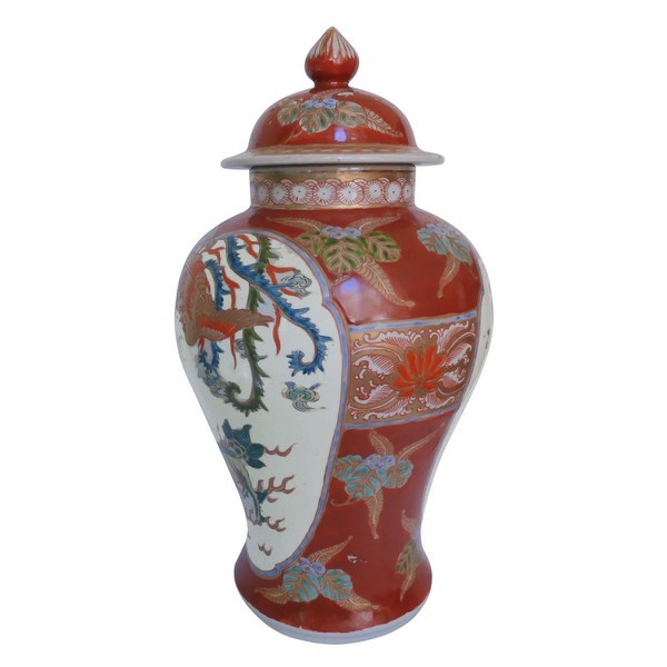 Grande potiche en porcelaine de Chine d'époque XIXe, décor au phoenix rouge et or