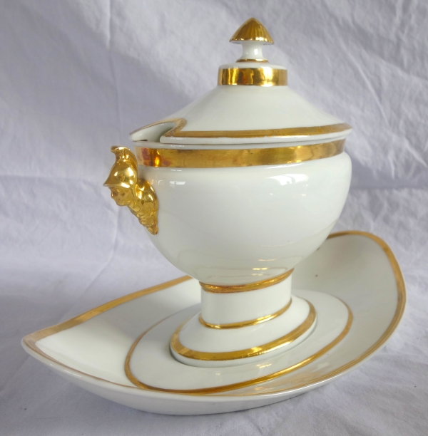 Nast : saucière d'époque Empire aux bustes d'Athena - porcelaine Paris dorée à l'or fin