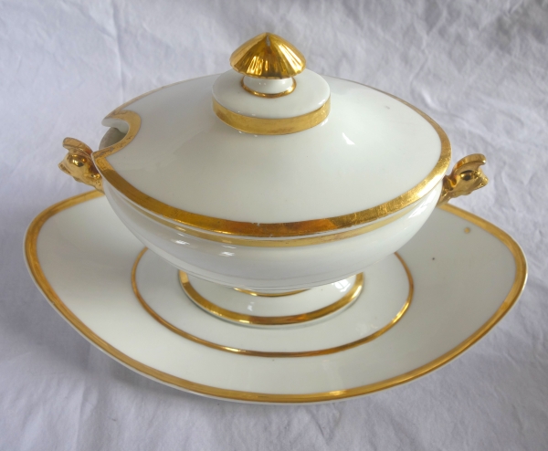 Nast : saucière d'époque Empire aux bustes d'Athena - porcelaine Paris dorée à l'or fin