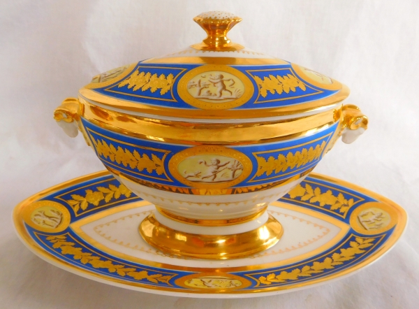 Manufacture Neppel : saucière en porcelaine bleue et or d'époque Empire - signée