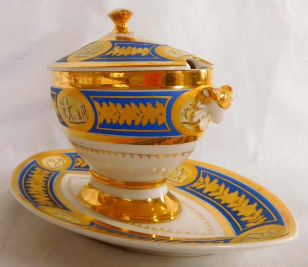 Manufacture Neppel : saucière en porcelaine bleue et or d'époque Empire - signée