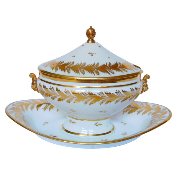 Locré : saucière en porcelaine d'époque Empire rehaussée à l'or fin