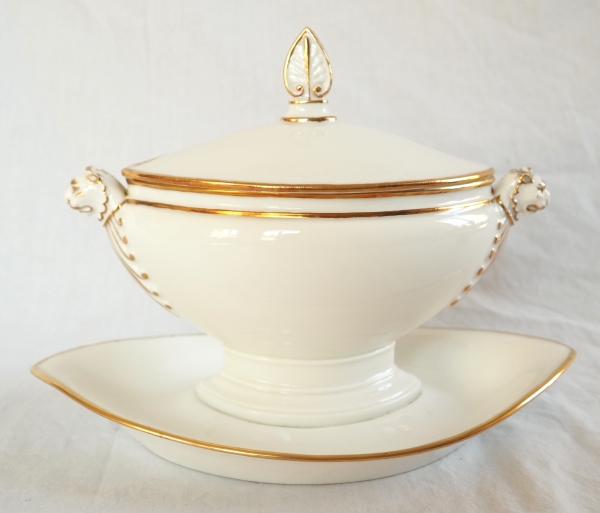 Nast : Empire porcelain gravy boat enhanced with fine gold - early 19th century