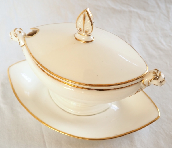 Nast : Empire porcelain gravy boat enhanced with fine gold - early 19th century
