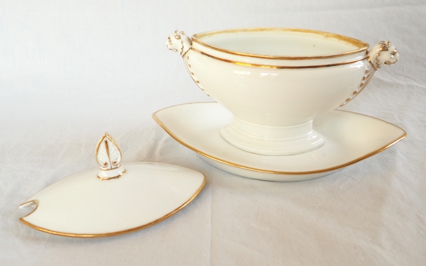 Nast : Empire porcelain gravy boat enhanced with fine gold - early 19th century