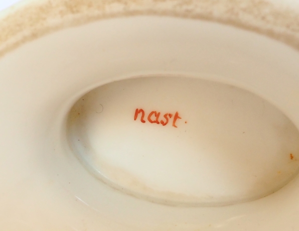 Nast : Empire porcelain gravy boat enhanced with fine gold - early 19th century