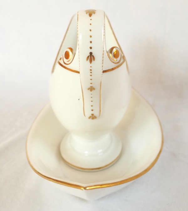 Nast : Empire porcelain gravy boat enhanced with fine gold - early 19th century