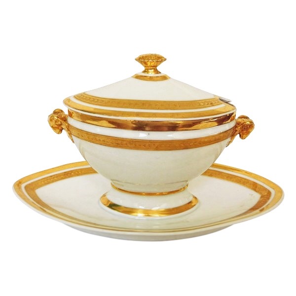 Paris porcelain sauce boat enhanced with fine gold, Empire period