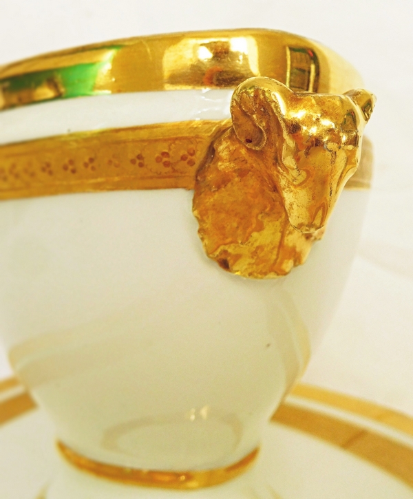 Paris porcelain sauce boat enhanced with fine gold, Empire period