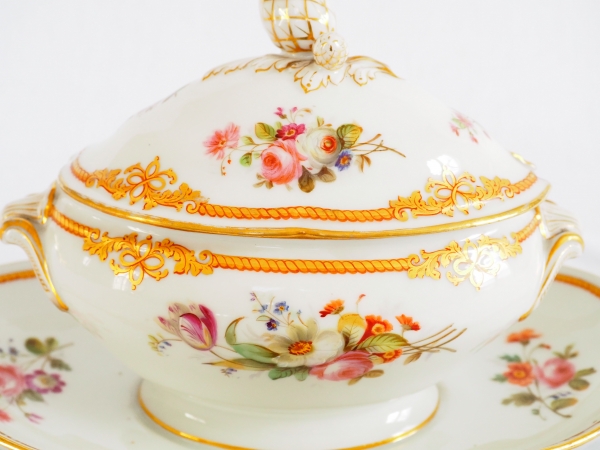 Paris porcelain sauce boat signed Lahoche & Pannier - l'Escalier de Cristal