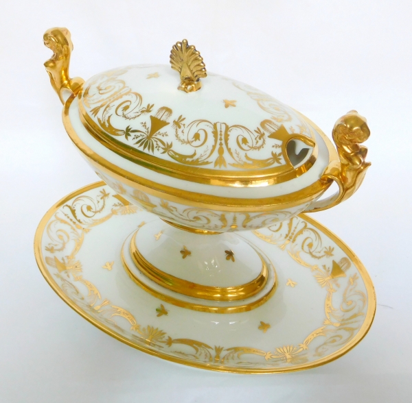 Manufacture de Locré - saucière d'époque Consulat ou Empire en porcelaine dorée