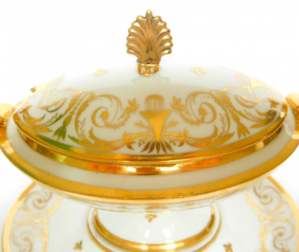 Manufacture de Locré - saucière d'époque Consulat ou Empire en porcelaine dorée